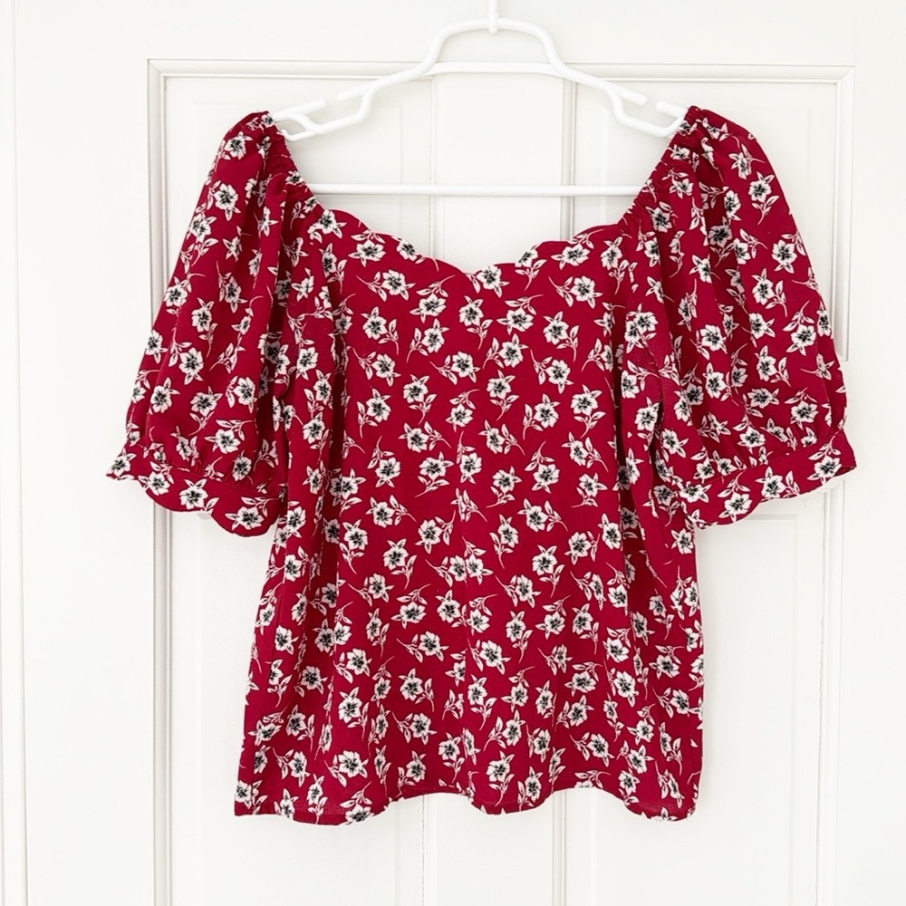 MONTEAU shirt size S red white shortsleeve scallop trim
